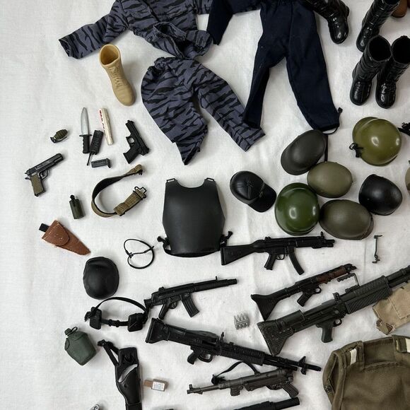 Vtg 90s 12" GI Joe Lot Military Action Figures Accessories Weapons Uniforms Etc. - Picture 12 of 16